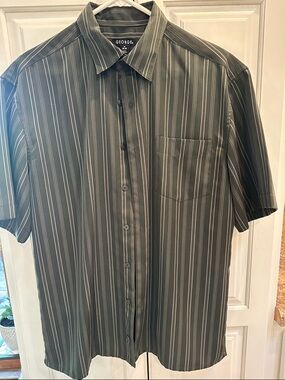 George Short-Sleeve Vertical Stripe Button-Down Shirt - Gray with White Stripes